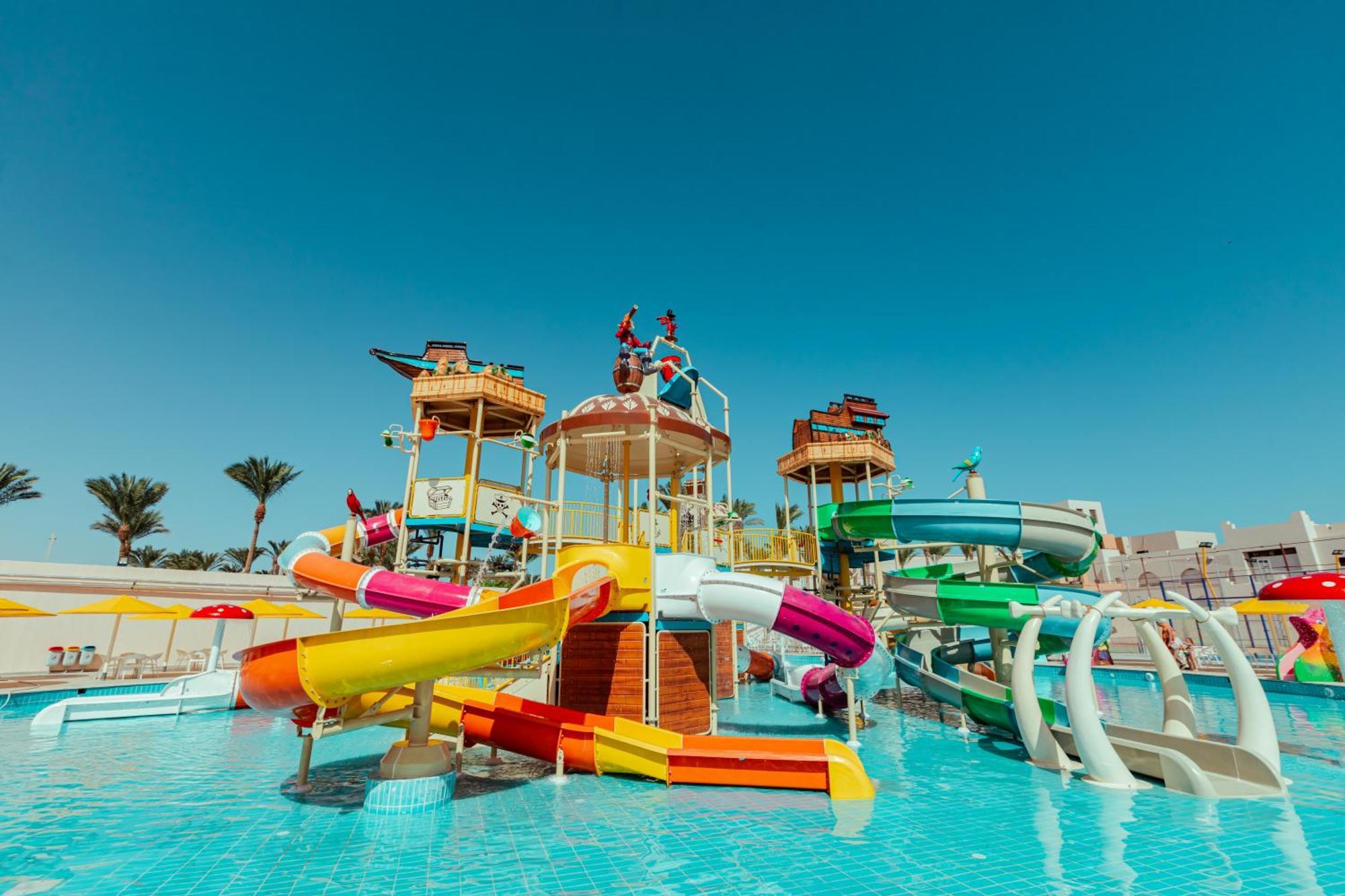 Pickalbatros Oasis Port Ghalib Hotel Exterior photo Aqua Park