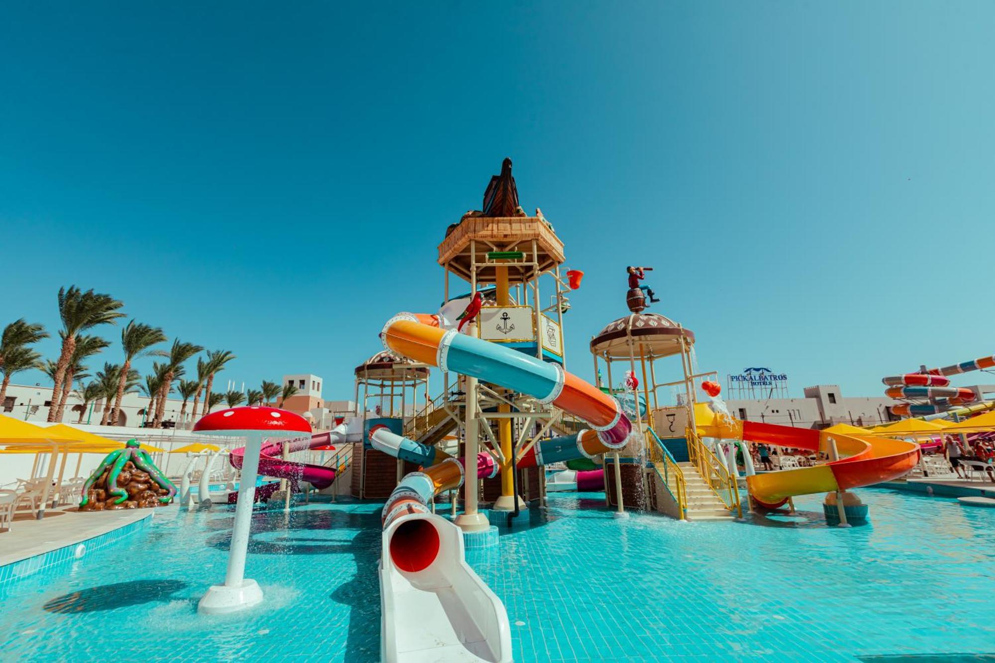 Pickalbatros Oasis Port Ghalib Hotel Exterior photo Aqua Park