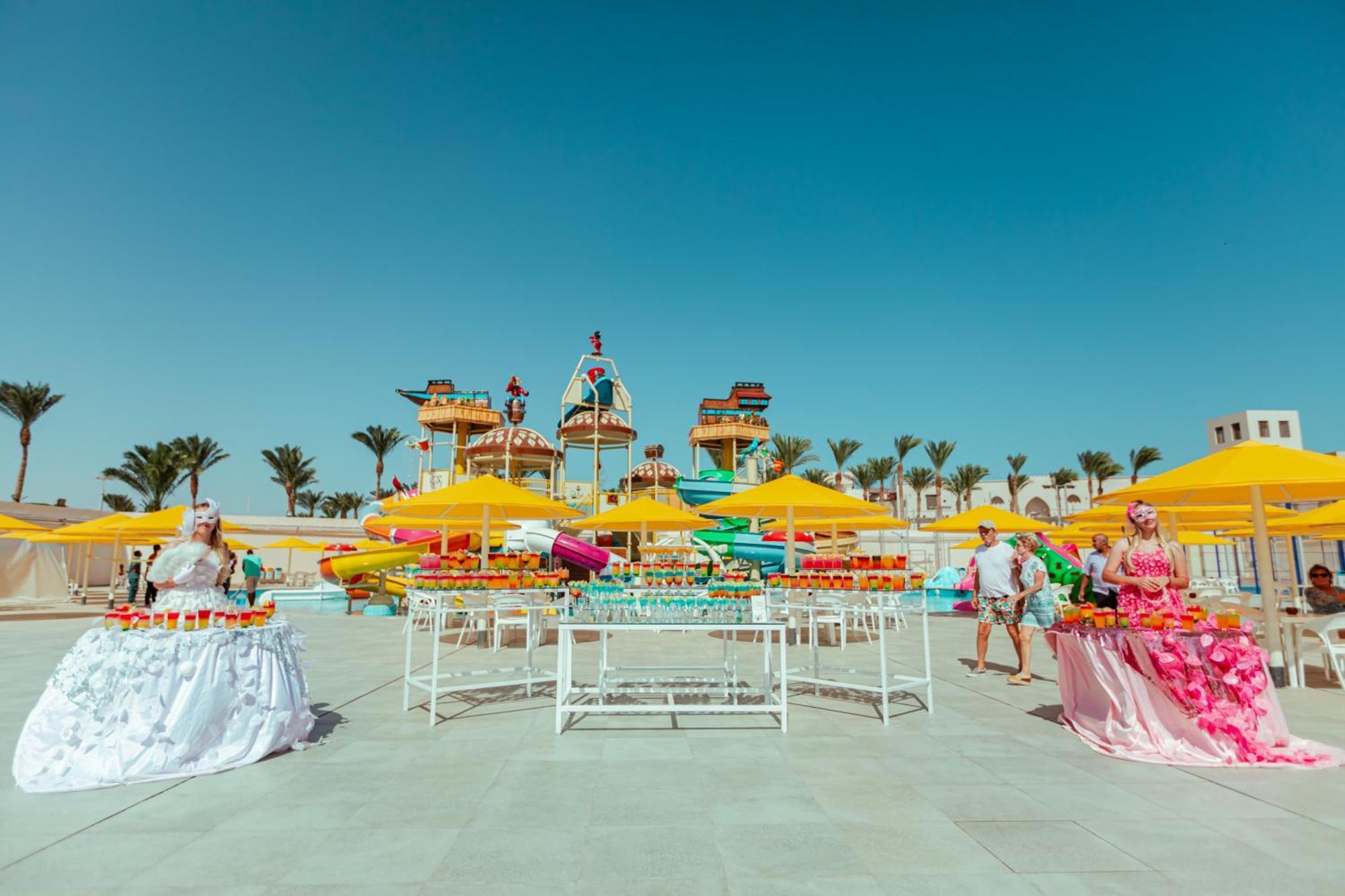 Pickalbatros Oasis Port Ghalib Hotel Exterior photo Aqua Park